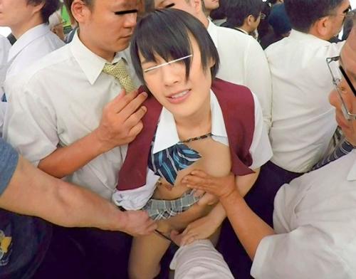 【ＶＲ】女子高生ナマ中出し痴漢レイプ！あなたは痴漢のリーダー、代わる代わる挿入して連続中出し！