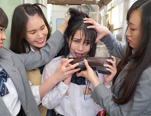 【ＶＲ】強制中出し命令！いじめられ子の僕といじめられっ子のあおいちゃん、ヤンキーグループの女子達に命じられ…