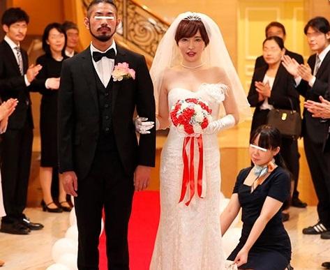 【ＶＲ】史上最悪の結婚式・中出しＮＴＲ！痴女化する光線銃を手に入れた俺、家畜以下の扱いを受けた女の晴れ舞台をぶっ壊す