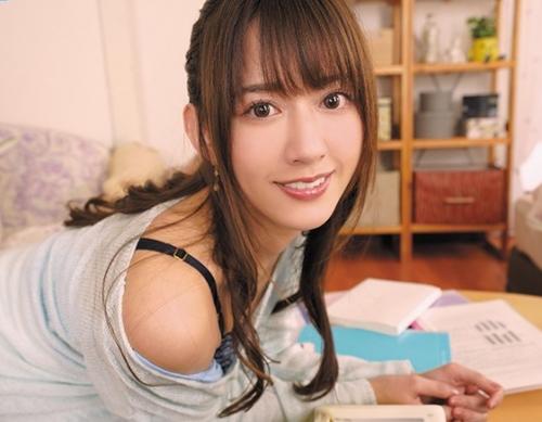 【ＶＲ】彼女のお姉さんの誘惑中出しセックス！彼女のお姉さんがニヤニヤしながら僕に悪魔の囁きでパンチラ胸チラ誘惑する！