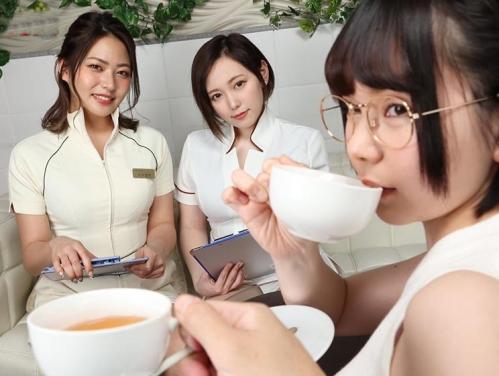 【ＶＲ】全員巨乳の中出し３Ｐエステ！彼女が二人の男にヤラれる姿を見ながら、二人の巨乳エステシャンに痴女られる！