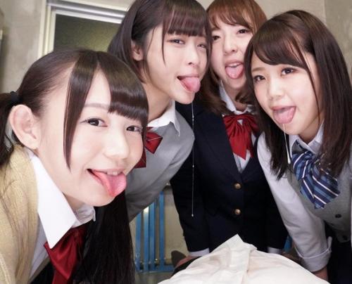 【ＶＲ】つば飲み！仲良しＪＫに段取りをつけてもらい、みんなに集まってもらった変態おじさんの僕！