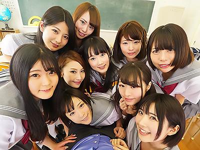 ◆VR◆腰ガクガクしちゃうくらい気持ち良くて下着濡らしちゃってる女の子がおち●ちん舐めてると段々と目がトロンして来て限界になっちゃう！