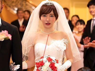 ◆VR◆わざと胸を強調させて来てそのまますぐにセックス誘ってくる美女が全身どこ触っても敏感になっちゃって気持ち良くて背中ゾクゾクしながら恍惚な表情でイク！
