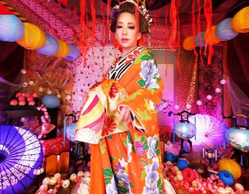 【ＶＲ】花魁キメパコ中出し！彼女と一緒にポチった怪しい薬を飲んだら、薬飲みすぎてトリップ！
