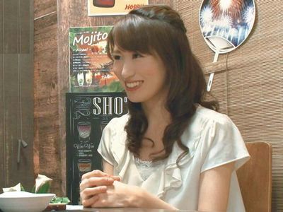 ◆熟女◆奥まで突かれてガマンの限界になっちゃってエッチな汁が吹き出ちゃった美人が中出しされたくてナマで入れて来て騎乗位でおま●こ押し付けてくる！