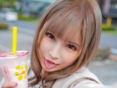 ◆NTR◆自然とおち●ちんに目がいっちゃう美女がお尻触られて気持ちよくなって身体が自然とビクンビクンってなっちゃう！
