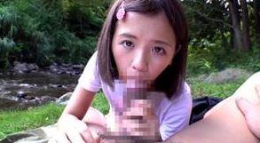 【主観視点】こんなにロリカワな女の子に野外でフェラチオさせてるなんて羨ましいですね