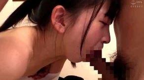 【レイプ】スレンダーボディの可愛いナースさんがナンパ男のチンコをフェラチオする