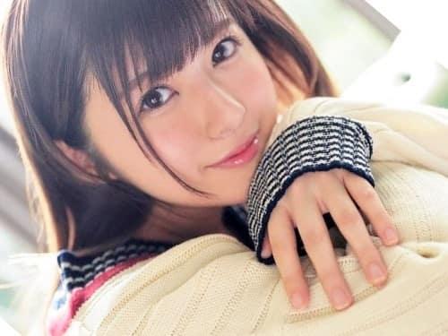 【朝比奈ななせ】美乳を露にした美少女が勃起したチ〇ポを大きな瞳でガン見して愛液溢れる美マンに挿入杭打ちピストンで。。。