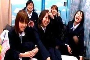 【企画】田舎からやって来た女子学生さん達に都会の男のチンコを見せてみた結果