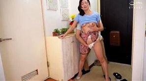 【潮崎あやめ】自分の子供の友人とのセックスで絶頂しまくるドスケベな人妻さん