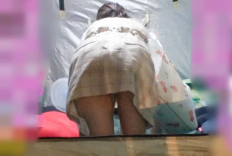 ［パンチラ寸前JD/ナンパ・エロ動画♬］後背位で貫いてぅ！スリム美少女がプリケツ突き出す大胆痴態で交尾始めちまうぜWWWWWWW