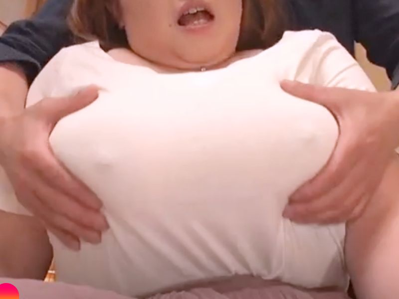 〔ダイナマイトお乳/五十代熟妻、中出し～エロ動画♬〕之はノーブラ?重力に負けて垂れてる超乳がお肉揺らして子種を欲しがるぜWWWWWW