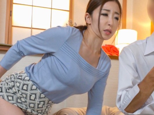 『何してるの』巨乳のおばさんに無理やり中出しエッチ