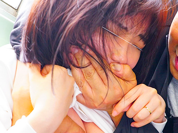 〘人妻×中出しレイプ〗鬼畜男にトイレで犯される美人妻！何度イカされた美人人妻は上下の口を奥まで突かれて涙の痙攣絶頂アクメ