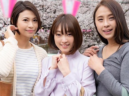 『なにしちゃうの』美乳の花見客をナンパしてエッチ
