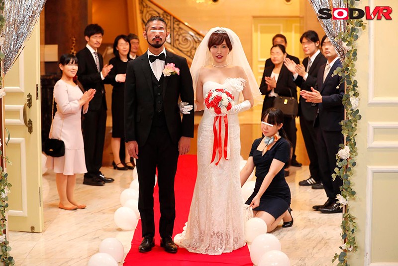 【VR×里美ゆりあ】毛嫌いしていた俺のチ〇ポさえも中ちゃなく頬張る淫乱女に豹変！？他人棒を貪る美人妻がエロすぎる