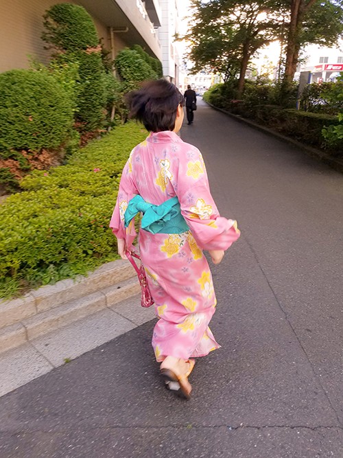 【VR】Tバック女が目の前に！？美尻に魅了されて膣奥ピストンで大量射精待ったなし！