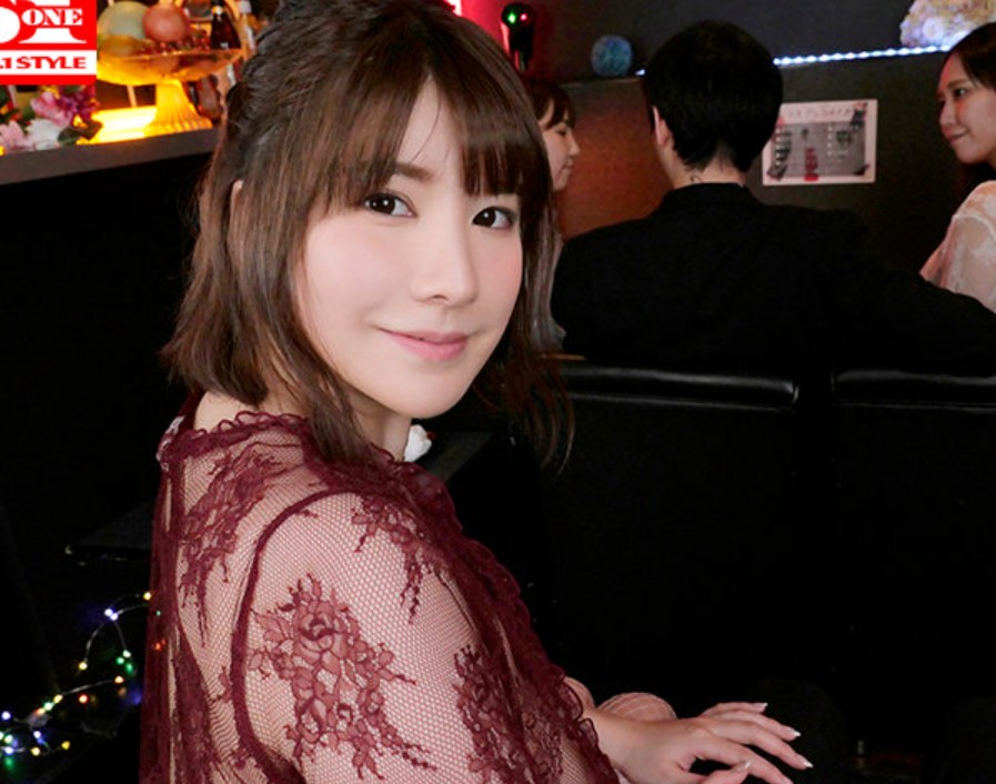 【VR】変態嬢が目の前に！？美巨乳に魅了されてこっそりセックスで大量射精待ったなし！